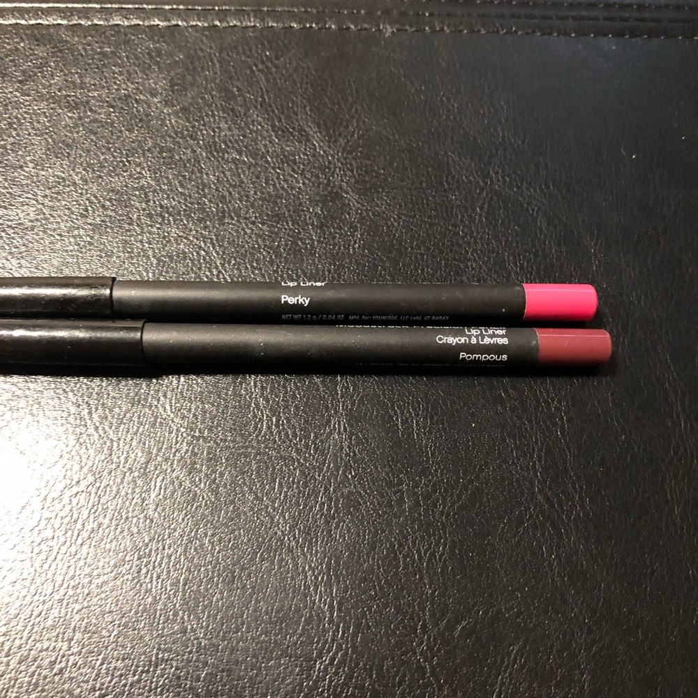 (2) Younique lip liners